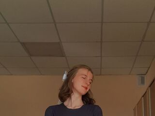 girl showing tits MaryjanePorter