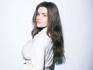 camgirl playing with vibrator MelaniMell