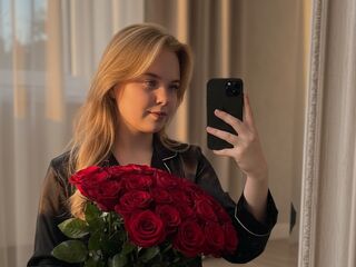 nude webcamgirl picture MelissaMyla