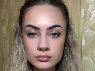 camslut naked MellieSchultze