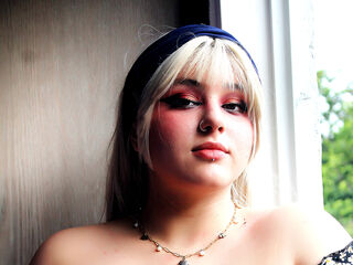 camgirl showing pussy NinaBloomie