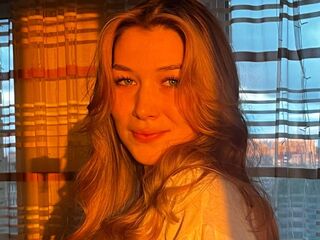 beautiful camgirl NoaWinslow