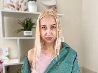 cam girl playing with sextoy OdetteFort