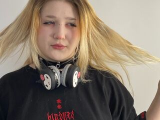 camslut topless PilarVanhee