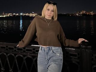 live webcam model ReginaMirage