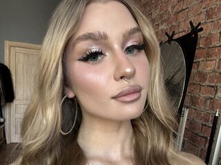 camslut showing tits SaphiraLuxe