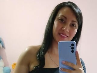 beautiful webcamgirl SaraSwy