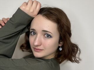 nude camgirl photo SaundraTowler