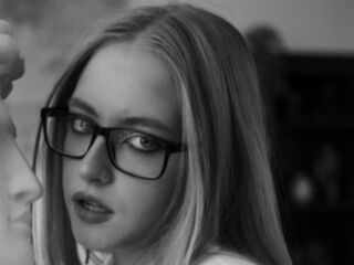 fingering girl chat SheliaEdwards