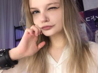 topless camgirl ShelyMilan