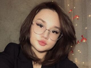 girl showing tits ShielaQuam