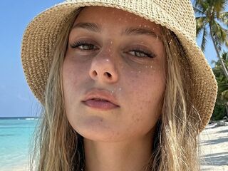 mastubating web cam girl StefaniBrowyn