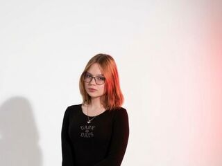 camwhore masturbating with dildo SuzanGoldstein