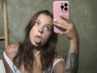 cam girl spreading pussy TomikaLuczki