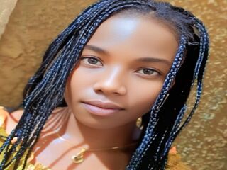 topless webcamgirl TricyMella