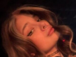 camwhore masturbating with sextoy ViolaKerelina