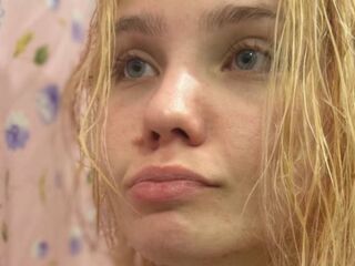 masturbating webcam girl YallyGreen